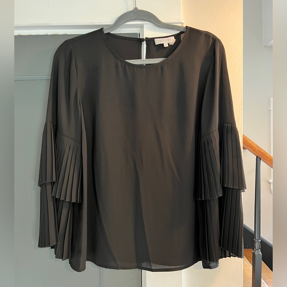 1.STATE Tiered Crimp Sleeve Blouse